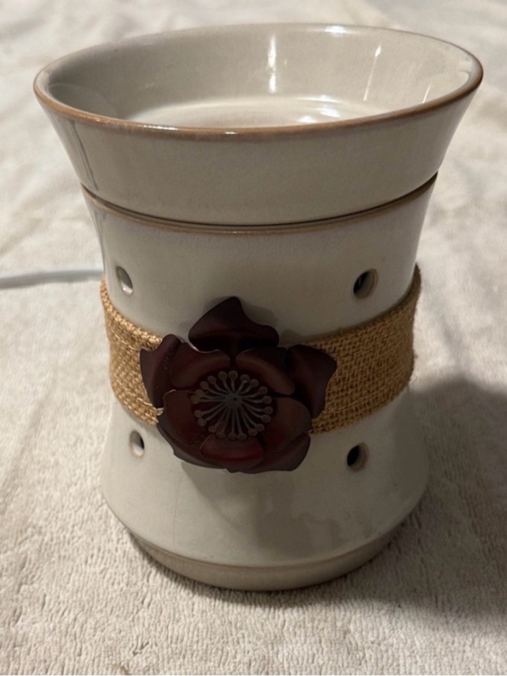 Scentsy Electric Wax Warmer with Flower and Burlap Band